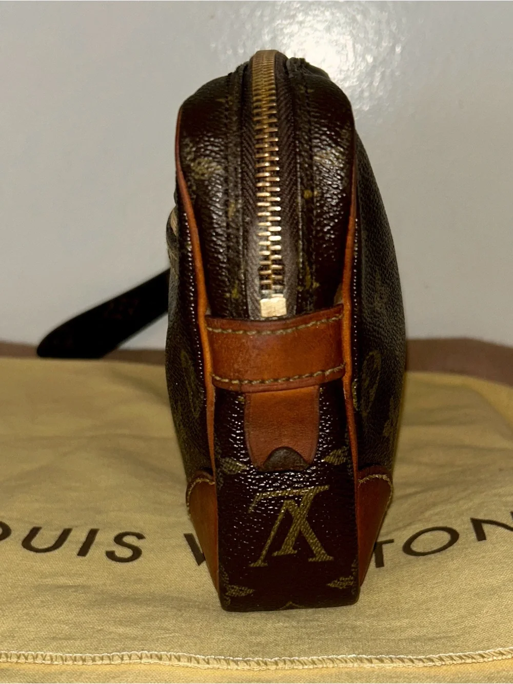 Louis Vuitton Marly Dragonne GM wristlet clutch. Vintage 1980